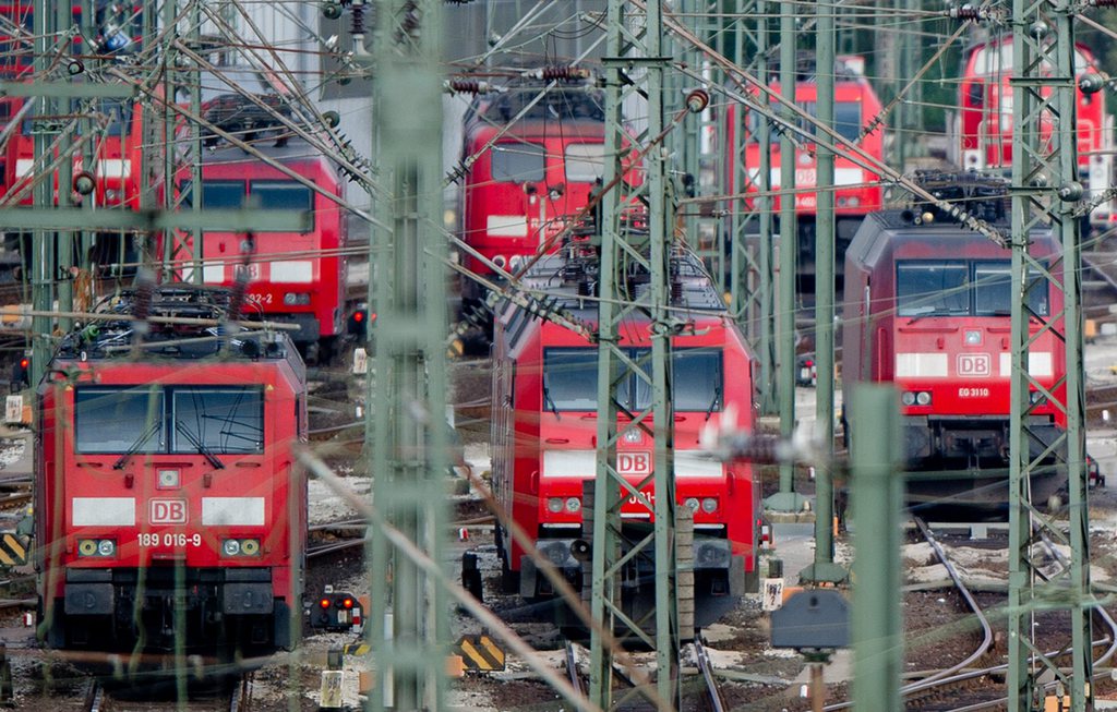 Les conducteurs de trains allemands de la Deutsche Bahn ont mené une grève d'avertissement de trois heures samedi matin de 06h00 à 09h00. Les CFF déconseillent pour le moment d'entreprendre un voyage en Allemagne.