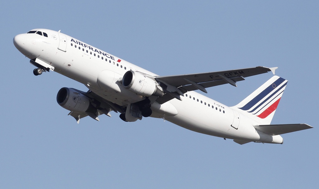 Un vol de la compagnie Air France assurant la liaison Paris-Tel Aviv a été dérouté mercredi soir vers l'aéroport de Bâle-Mulhouse après que le pilote a été informé d'une alerte à la bombe. Aucun engin suspect n'a finalement été découvert.