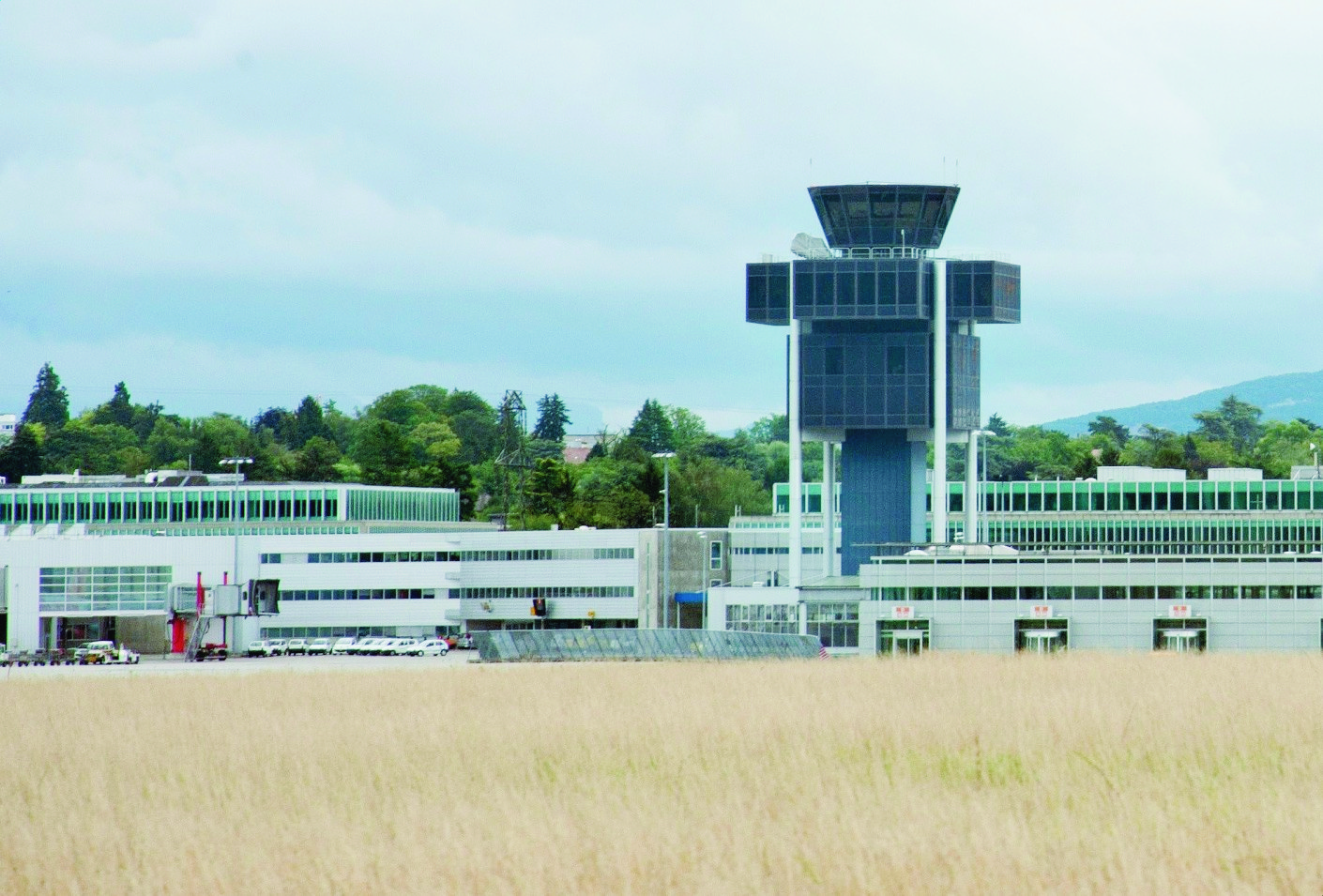 Un Genève Aéroport plus grand bientôt grâce à l'enfouissement d'une ligne électrique?