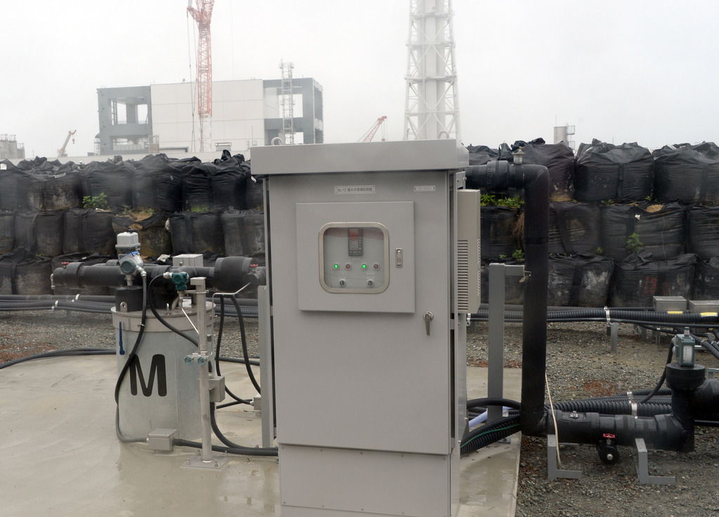 Quelque 360 litres d'eau radioactive se sont répandus à la centrale accidentée de Fukushima, sous une tente qui abrite des systèmes de dessalement dont un a fui.