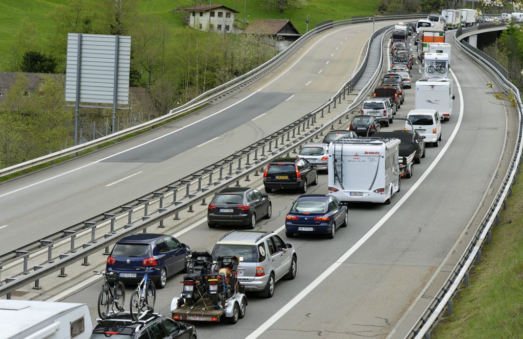 Il faut s'armer de patience ce samedi matin à Göschenen pour franchir le tunnel du Gothard.