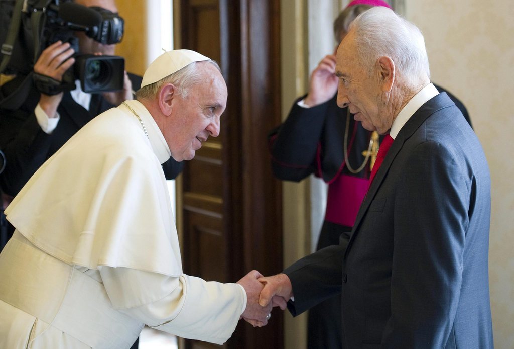 Le pape François a souhaité "une reprise rapide des négociations entre Israéliens et Palestiniens". Le souverain pontife a rencontré le président israélien Shimon Peres à Rome.
