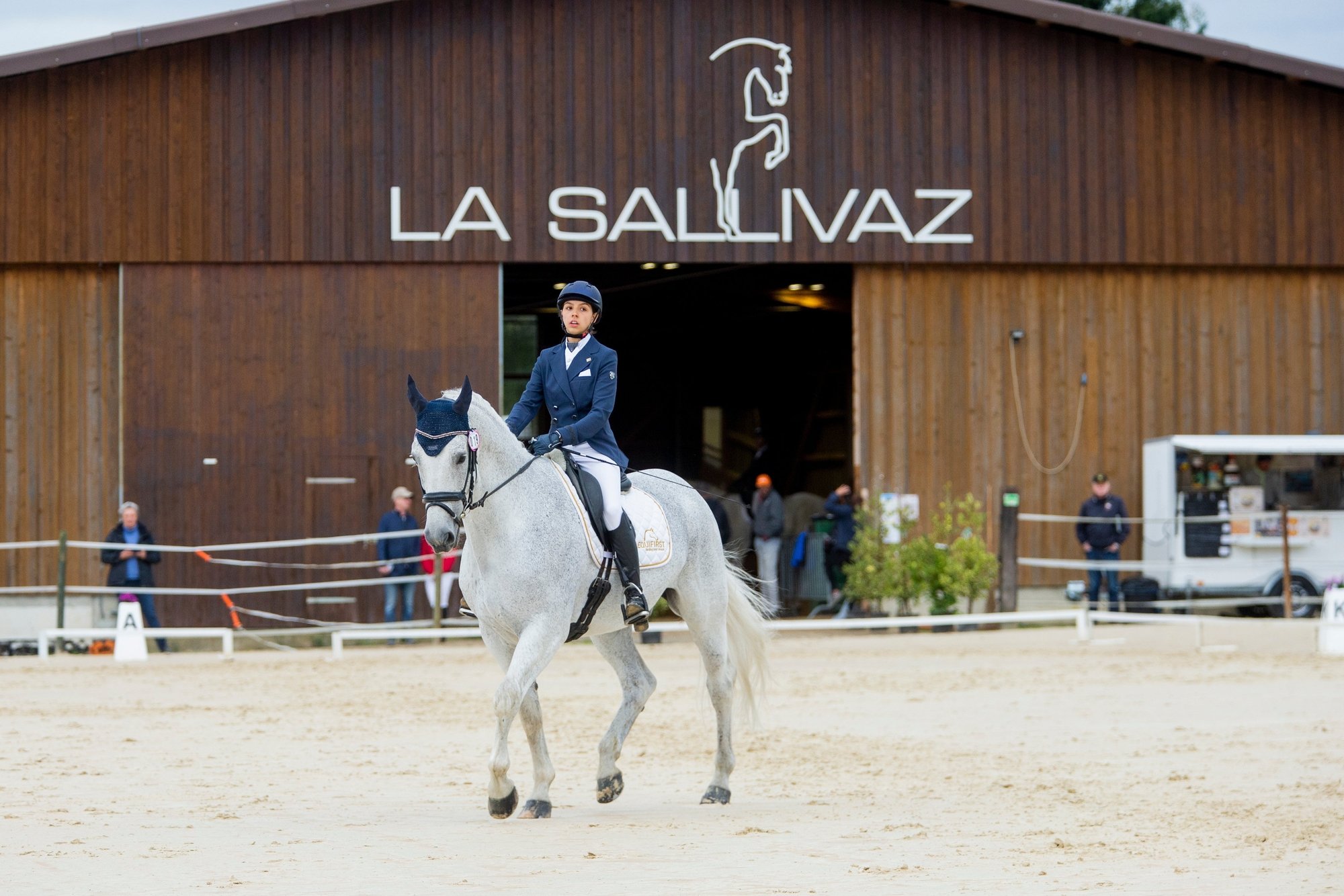 Les cavaliers (ici Bérangère Nicod, de Bottens) ont assuré le spectacle au manège de la Sallivaz.