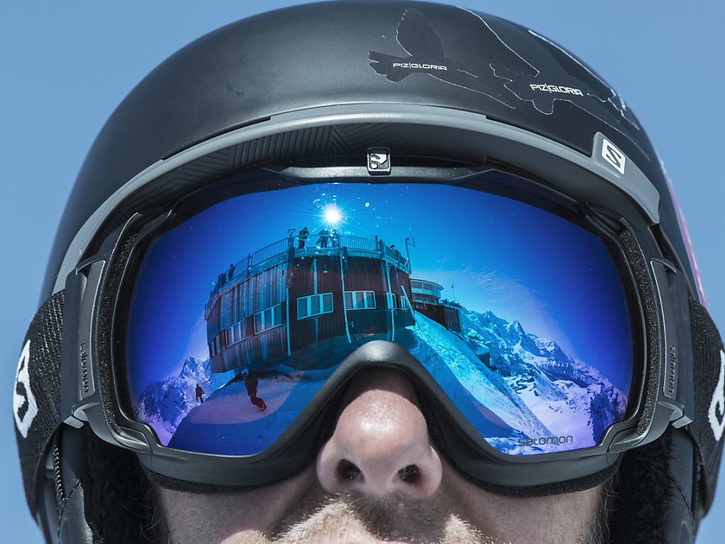 Le port du casque doit devenir un automatisme pour pratiquer le ski, avertit le BPA (archives).