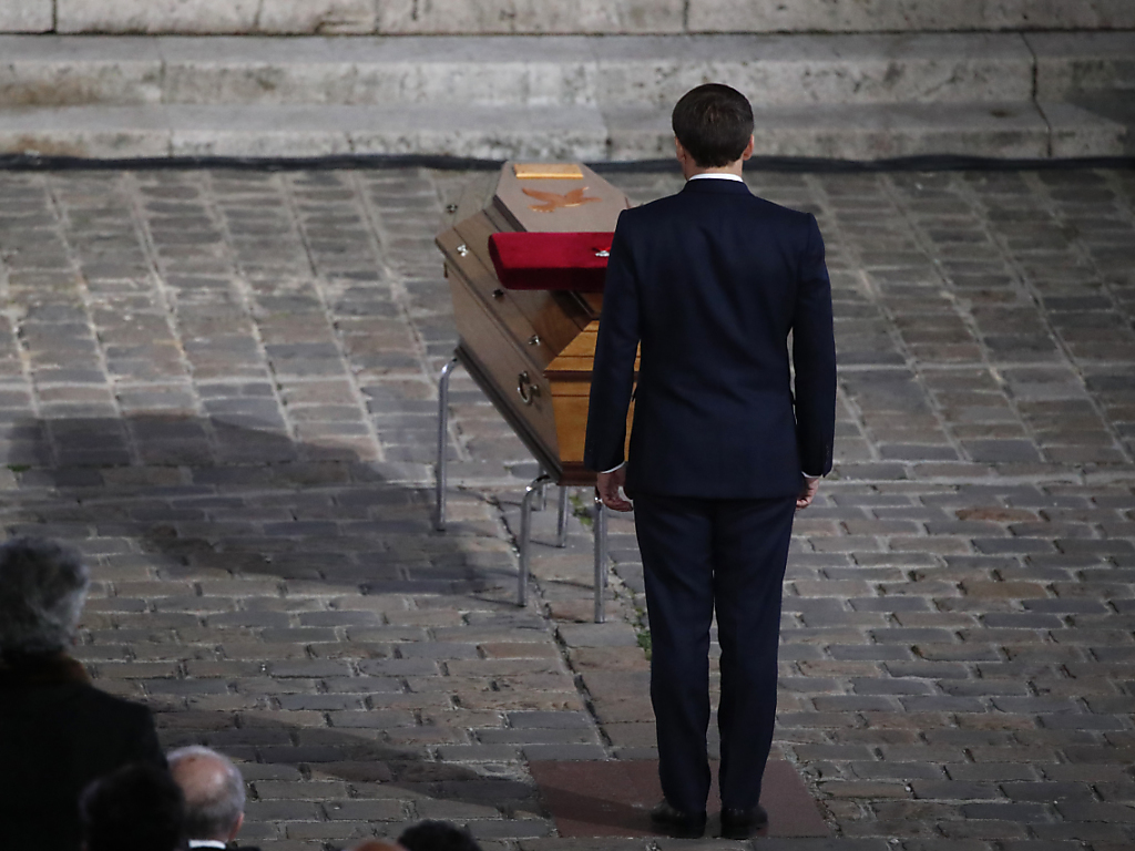 Le président français Emmanuel Macron a rendu un hommage national mercredi à Samuel Paty, professeur assassiné à la sortie de l'établissement où il enseignait (archives).