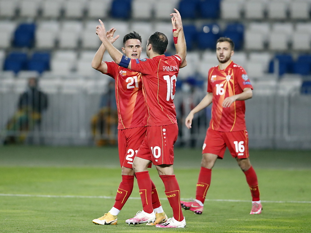 Goran Pandev (10) congratulé après son but historique.