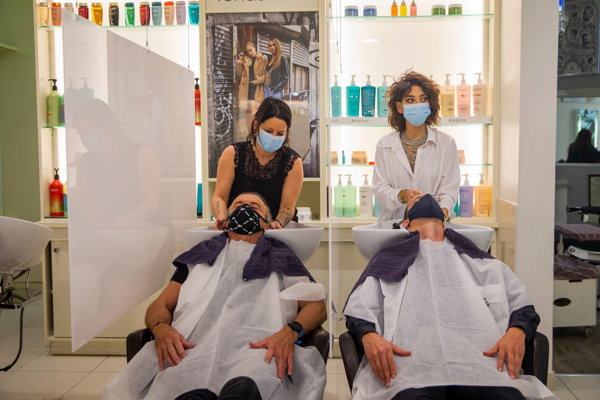 Les coiffeurs du district de Nyon ont fait face à une ruée de clients genevois au début du mois. 