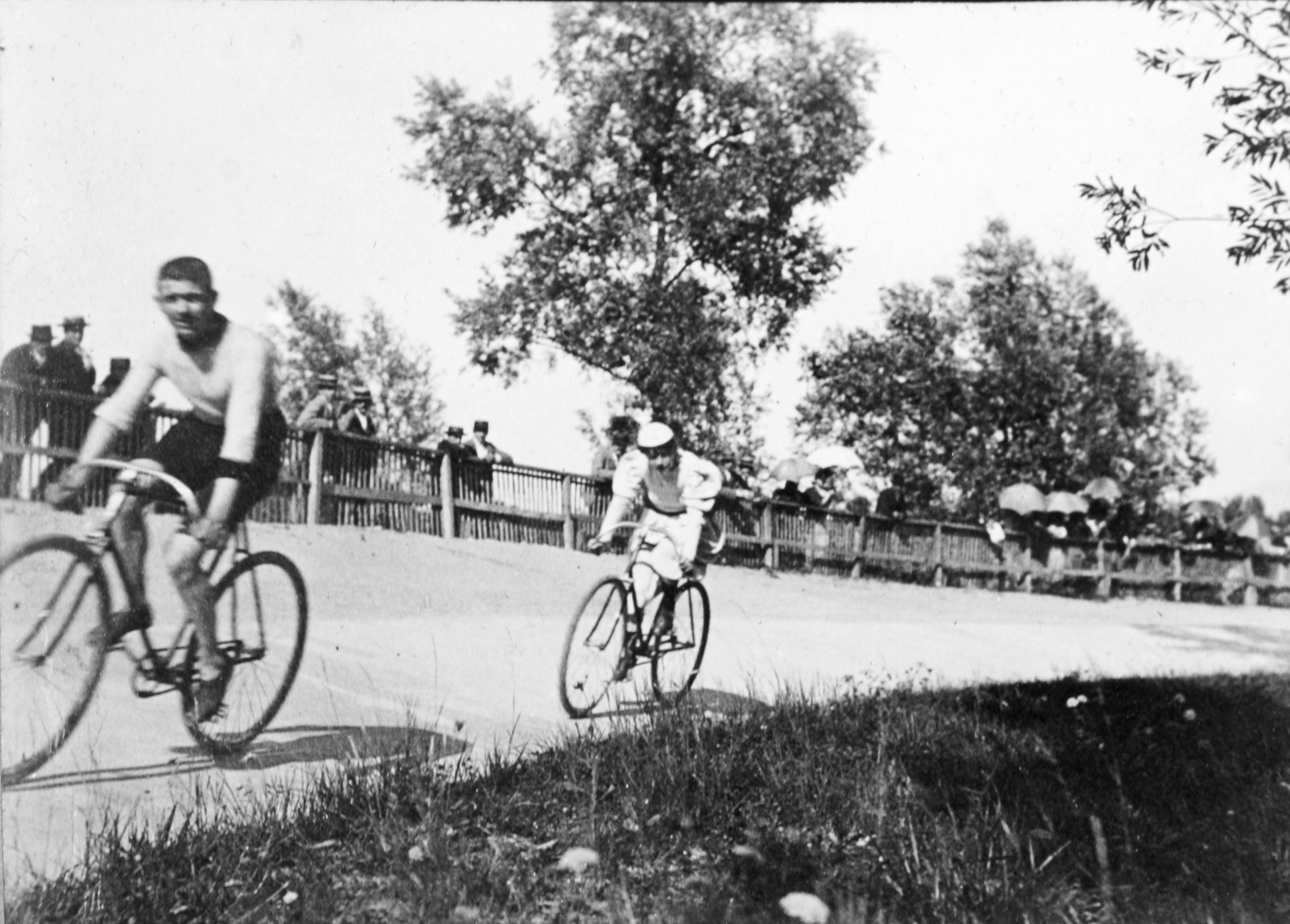 A la fin du XIXe siècle, Genève était à la pointe, avec notamment la construction des vélodromes de Varembé et de la Jonction.