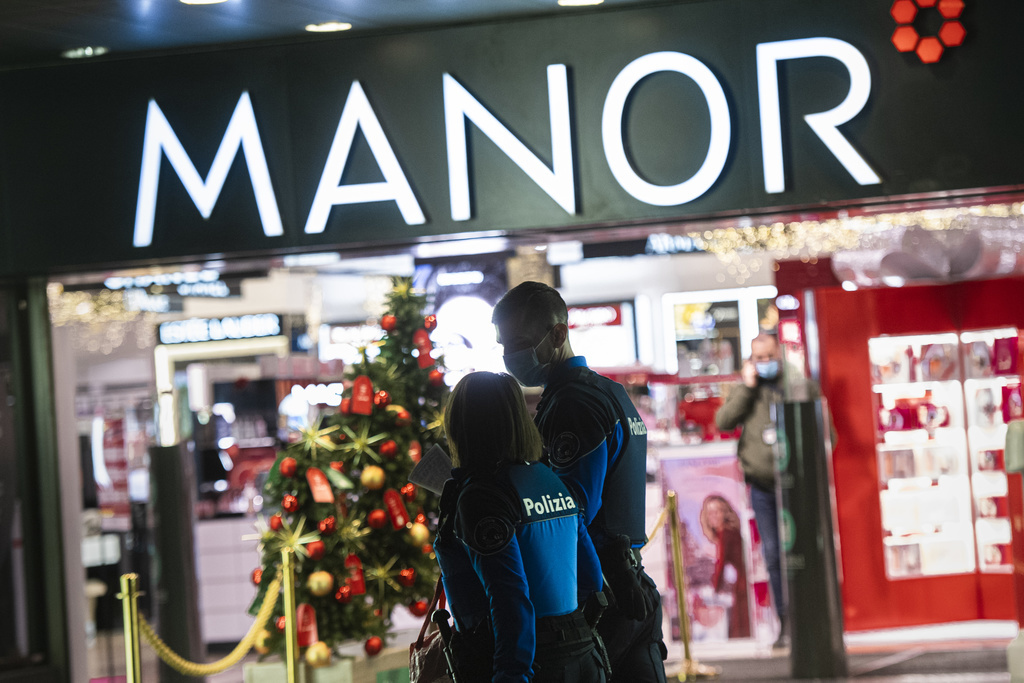 Le magasin Manor situé sur la Piazza Dante à Lugano a été le théâtre d'une attaque au couteau mardi.