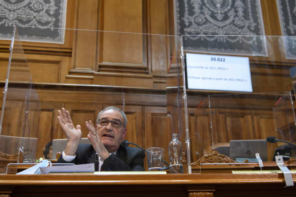 Pour défendre sa réforme, Guy Parmelin n’a pu compter que sur les voix de la gauche et de quelques voix éparses à droite.