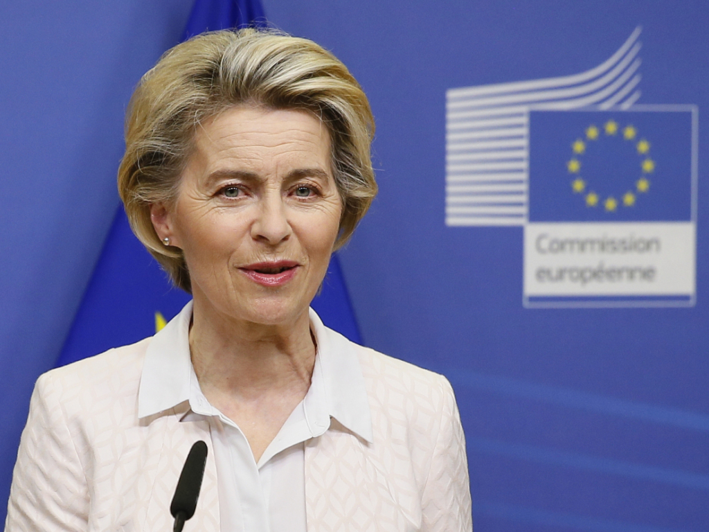 La présidente de la Commission européenne Ursula von der Leyen a dit mardi sur Twitter avoir "hâte d'accueillir le Premier ministre britannique" mercredi soir pour "poursuivre nos discussions sur l'accord de partenariat" (archives).