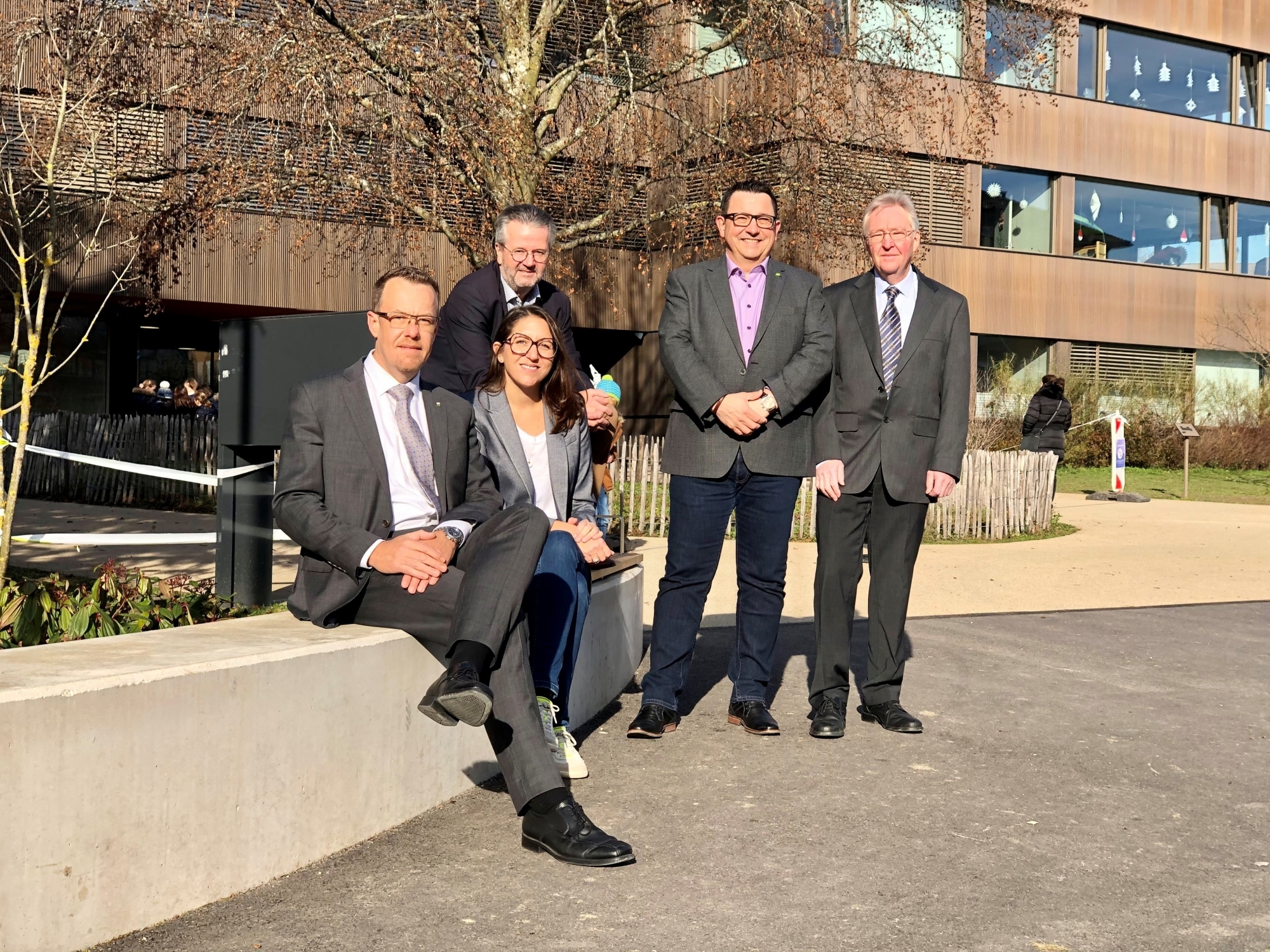 Sacha Soldini (UDC), Roxane Faraut Linares et Maurice Gay (PLR), Vincent Hacker (Vert'Lib) et Claude Uldry (PIN), une liste au parfum de 2016. Ils posent ici au Couchant, tout proche du chemin des Saules, l'une des réalisations de la législature en matière de mobilité douce.