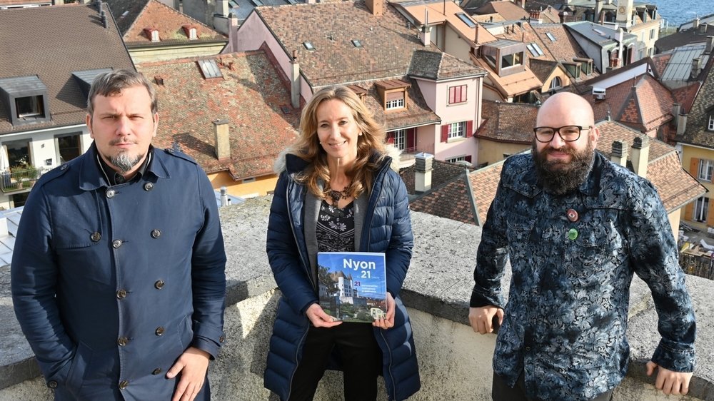L'équipe qui a réalisé le projet (de g. à dr): Rodolphe Haener, journaliste; Sophie Rossier, directrice des Editions Favre; et Sigfredo Haro, photographe.