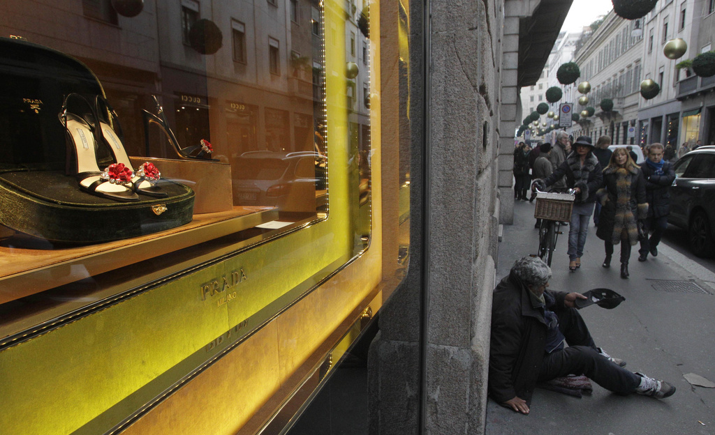 Au fil de l’épidémie, les revenus disponibles des Italiens, qui vivent désormais au jour le jour, ont fondu comme neige au soleil.