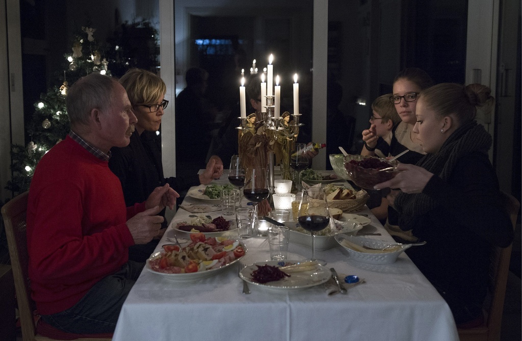 Les Suisses cuisinent souvent de la dinde, du rôti ou une fondue chinoise pour le réveillon de Noël (illustration).