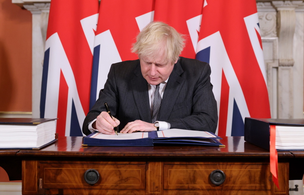 Le Premier ministre anglais Boris Johnson signe l'accord entérinant la sortie du Royaume-Uni de l'UE. Il veut voir une unité renouvelée après la période difficile que le Brexit a représenté.