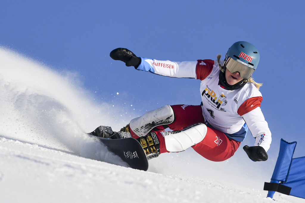 Julie Zogg, championne du monde de slalom parallèle, en action.