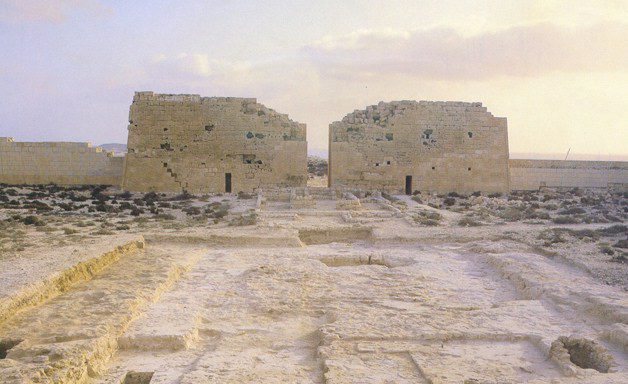 La mission mène des fouilles depuis plusieurs années sur le site du temple de Taposiris Magna pour tenter de retrouver la tombe Cléopâtre.