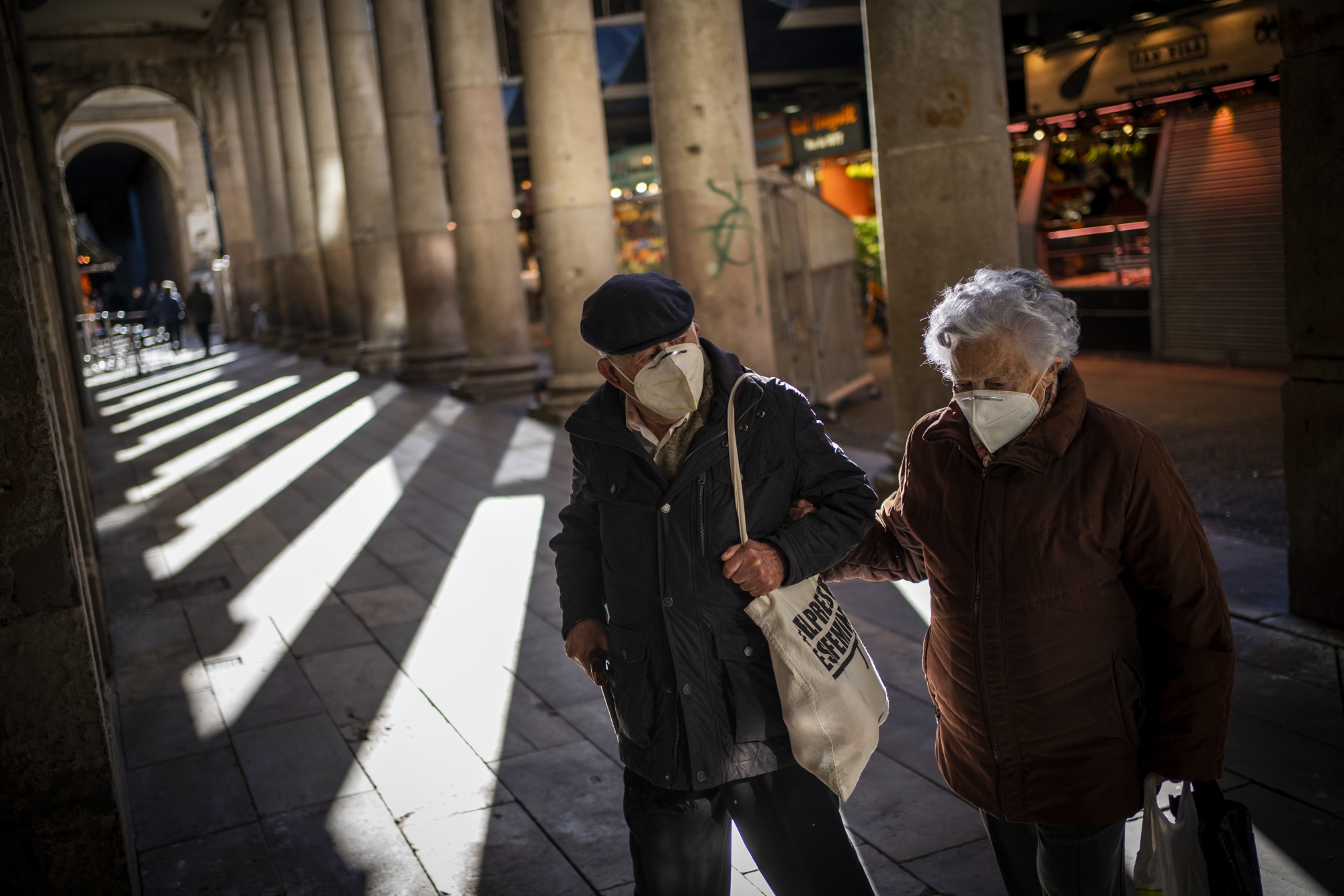 A Barcelone comme dans le reste de l'Espagne, la vie quotidienne est encadrée par les mesures contre le coronavirus.