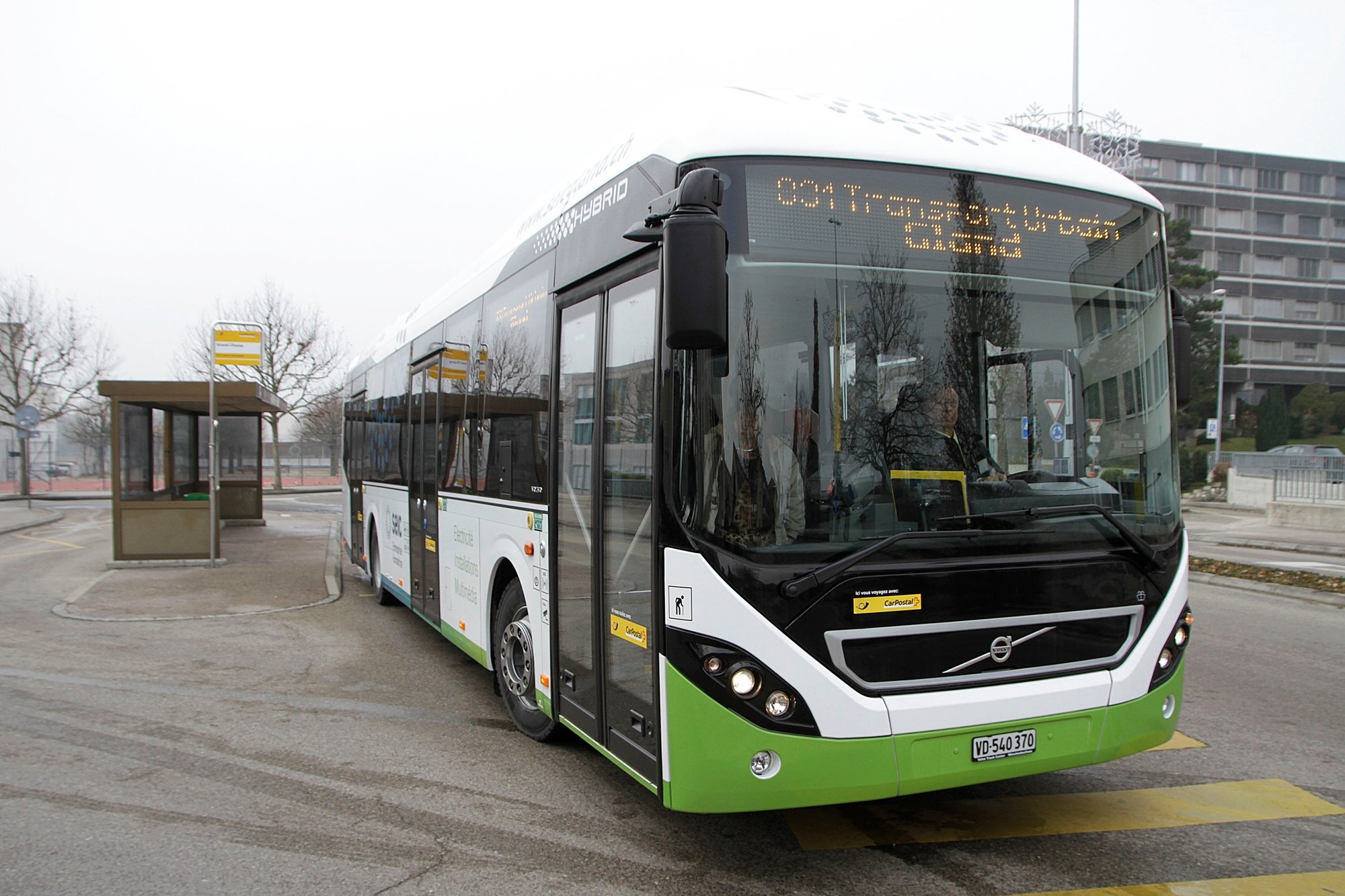 Le bus hybride de Gland lors de sa présentation en 2013.