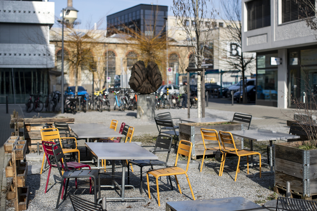 Les Suisses sont encore plus nombreux à demander l'ouverture des terrasses.