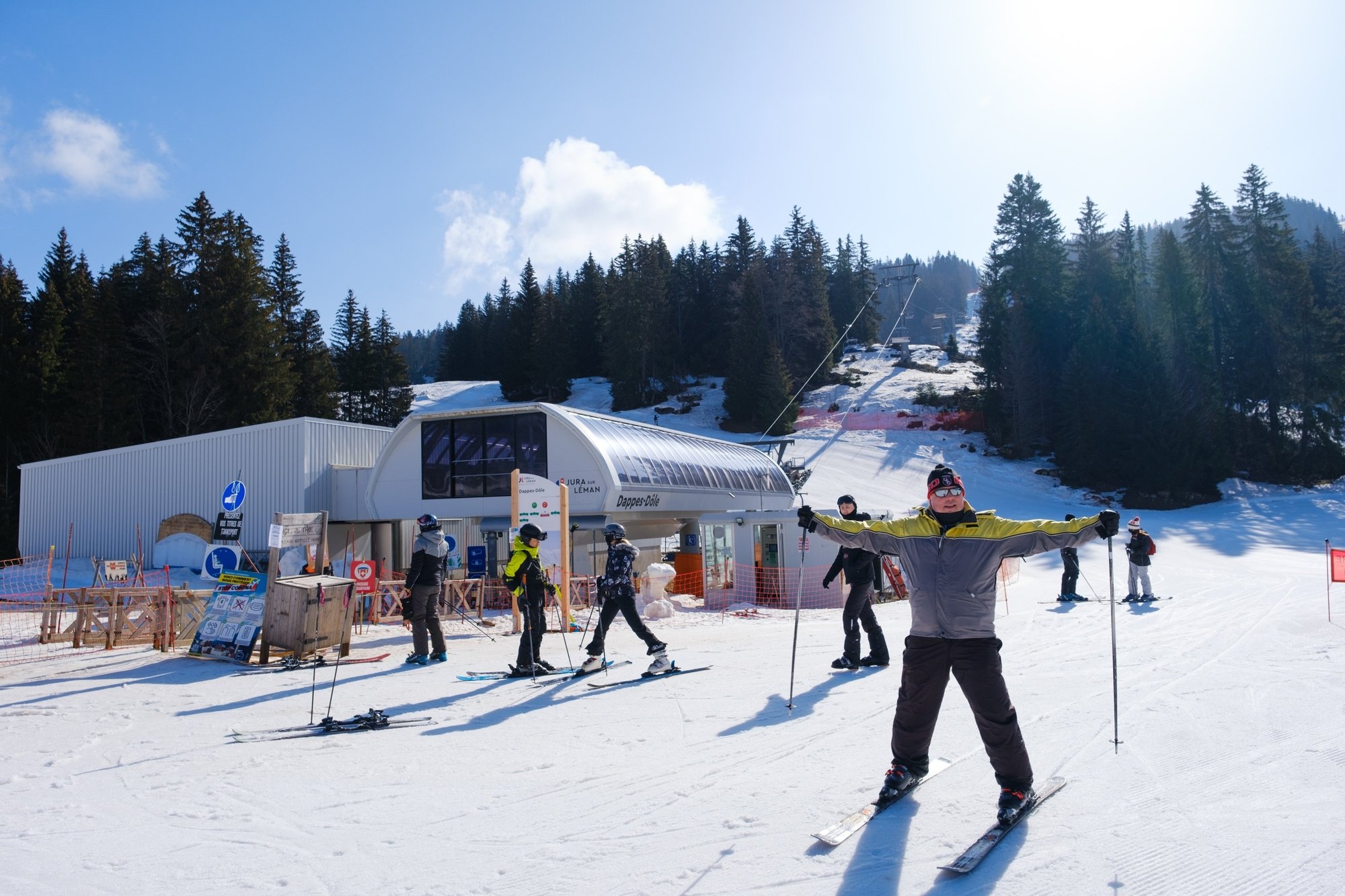 Le télésiège des Dappes a dû être fermé samedi à cause du vent, mais les skieurs ont pu utiliser les autres remontées.
