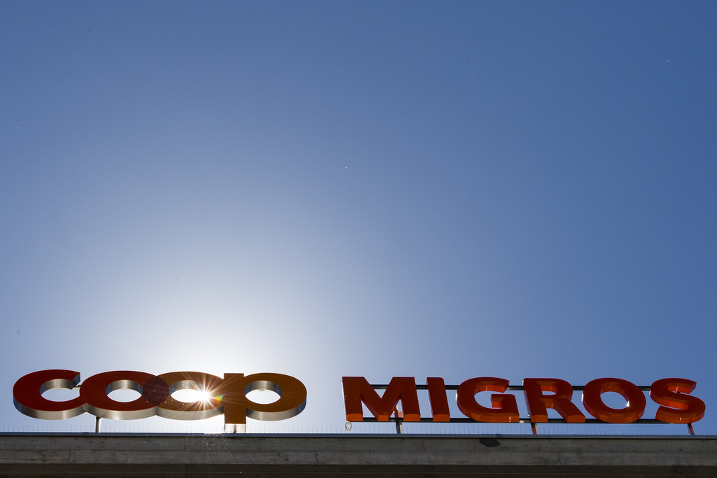 L'étude note que Migros et Coop ont bénéficié de la fermeture des frontières avec les pays voisins, contraignant les Suisses à faire leurs achats chez eux.