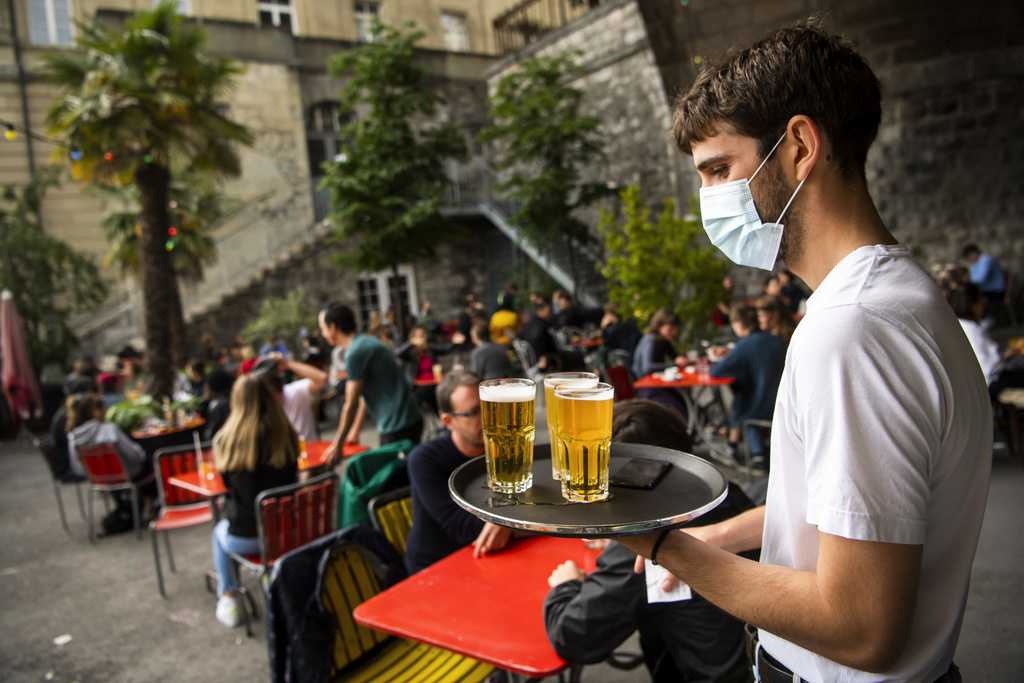 Il est de nouveau possible de boire un verre en terrasse.