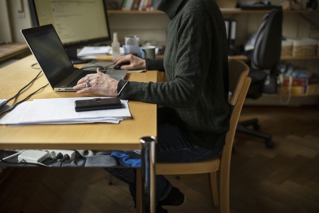 Selon une étude citée par l'OMS, le nombre d'heures de travail a augmenté d'environ 10% pendant les confinements.