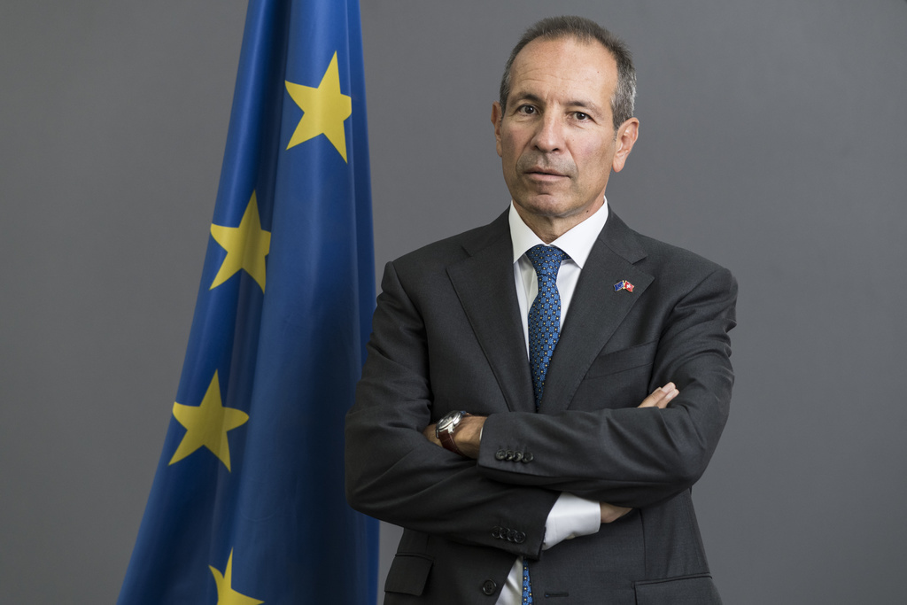 L'ambassadeur de l'UE en Suisse a lancé des mises en garde dans deux interviews.