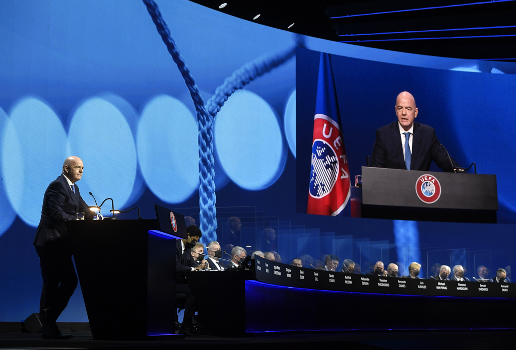 Le président de la FIFA, Gianni Infantino, et l'UEFA sont très remontés contre les présidents des clubs fondateurs de la Super League.