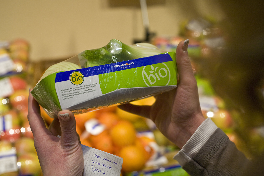 Les consommateurs ont acheté en 2020 des denrées alimentaires bio pour une valeur de plus de 3,8 milliards de francs, contre 3,2 milliards en 2019.