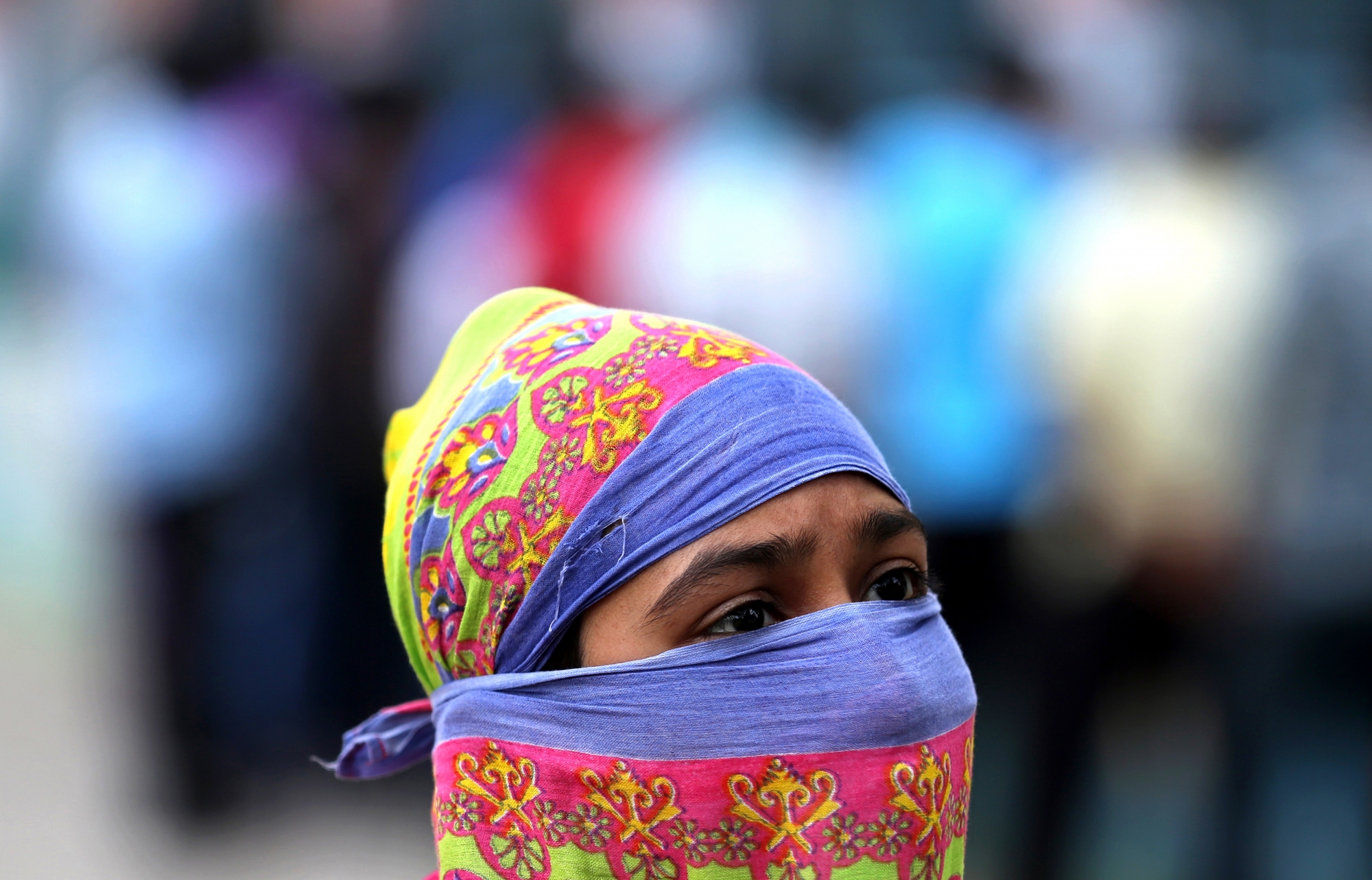 epa09175847 Indian woman covers her face in a piece of cloth in Bangalore, India, 03 May 2021. India recorded a massive surge of 368,147 fresh Covid-19 cases and 3,455 deaths in last 24 hours. EPA/JAGADEESH NV
