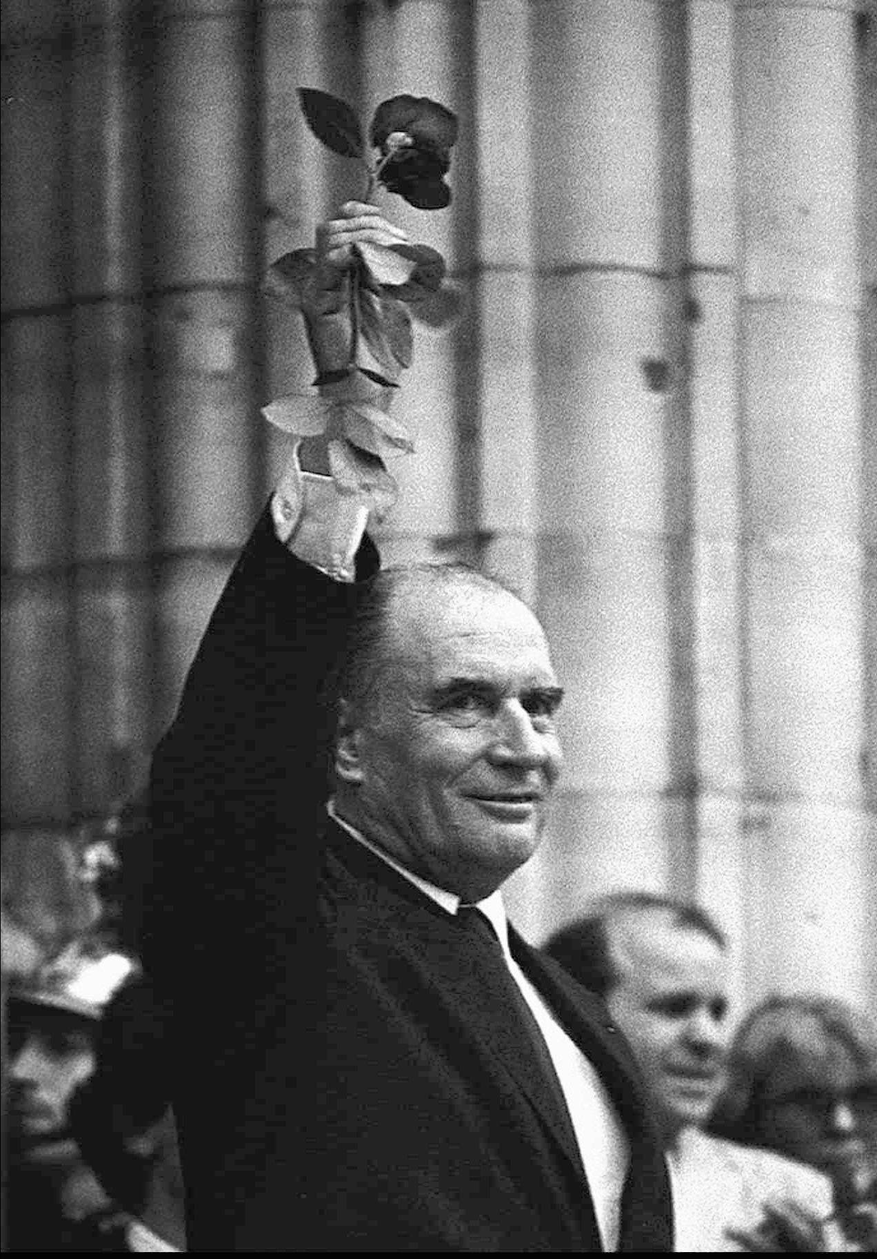 François Mitterrand photographié  à Paris une semaine après son élection à la présidence, remportée  le 10 mai 1981.