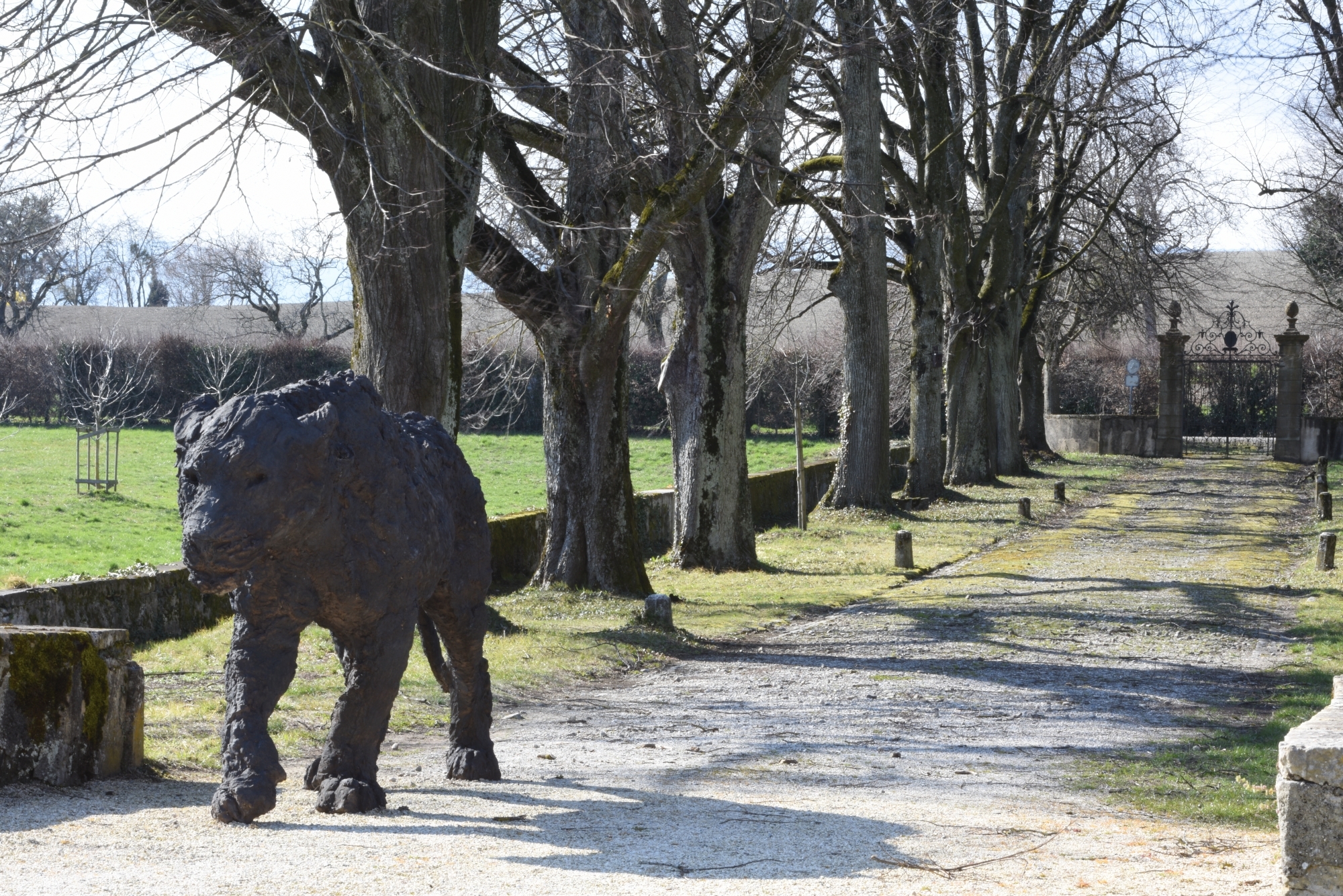 Une des sculptures de Davide Rivalta dans les jardins du château de Vullierens.