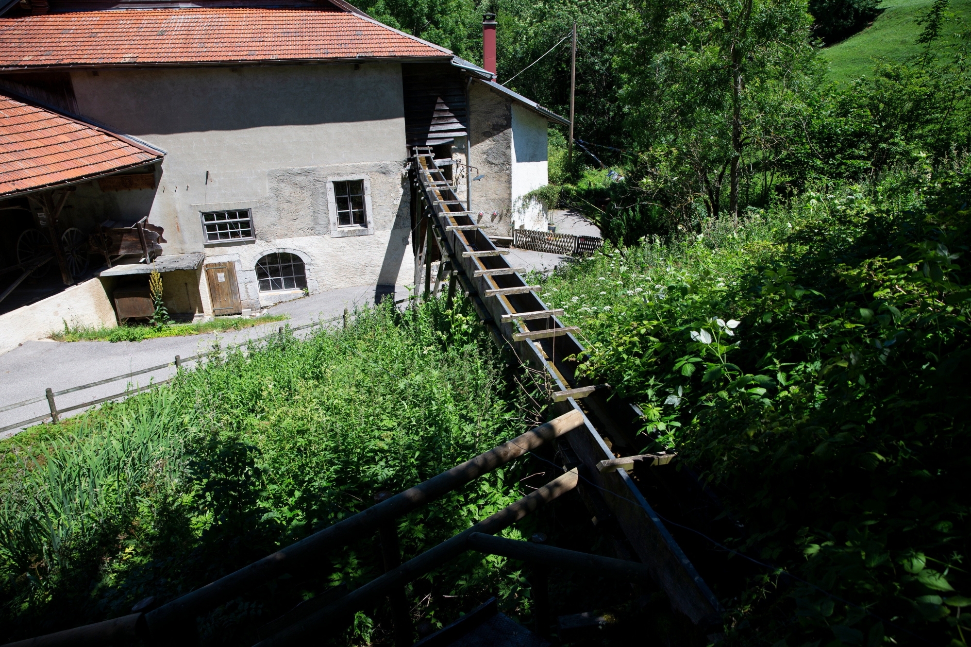 Le Moulin de Saint-George est riche en découvertes avec sa roue à augets, ses scies et son musée.