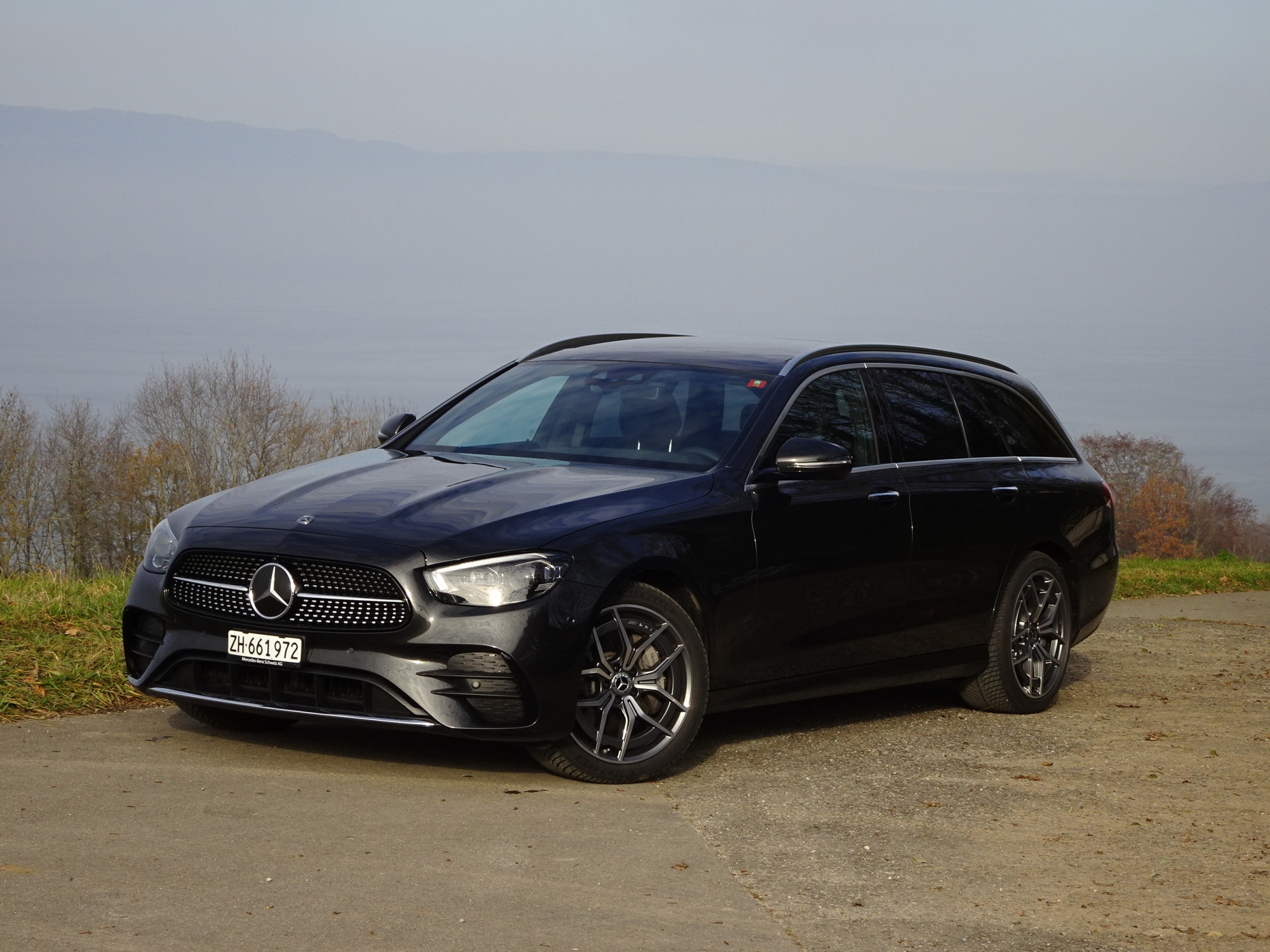 Un break pour voyager vite et loin avec armes et bagages, sans fatigue superflue. Les roues AMG de 19 pouces font partie du pack. 