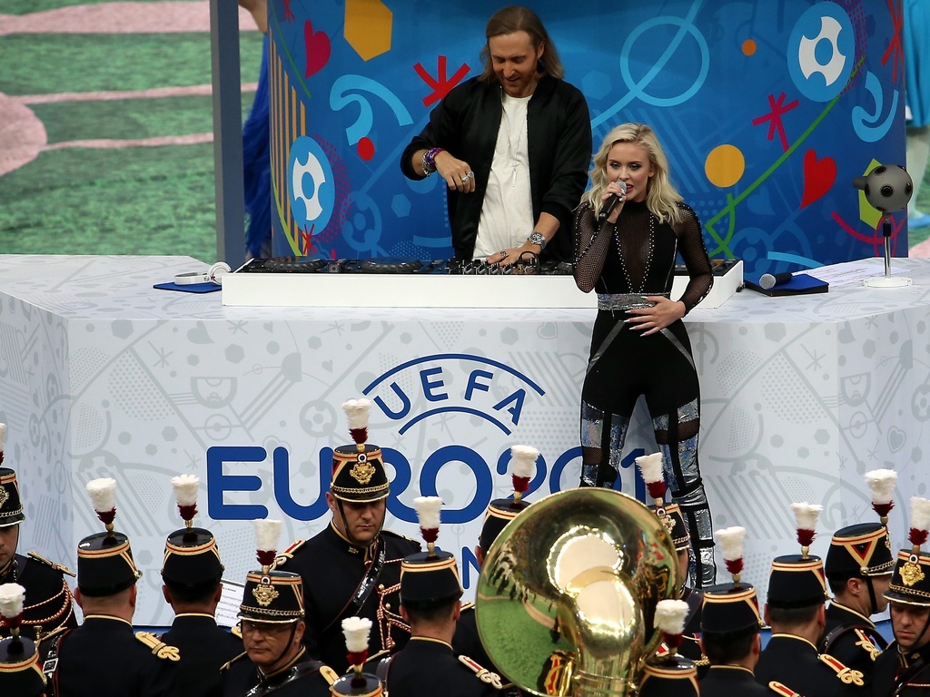 Le DJ David Guetta et la chanteuse suédoise Zara Maria Larsson ont composé la chanson de l'Euro 2016.
