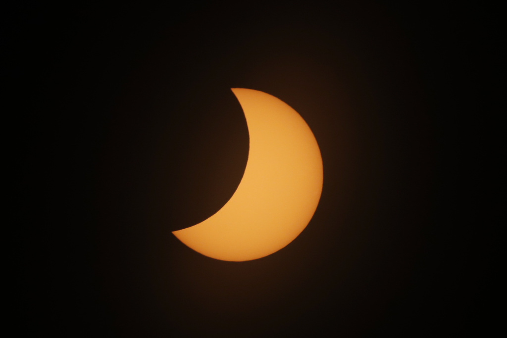 L'éclipse solaire partielle se propagera d'ouest en est en Suisse entre 11h24 et 11h37. (illustration)
