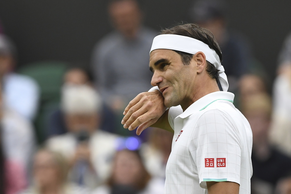 epa09311418 Roger Federer of Switzerland in action against Adrian Mannarino of France during their first round match at the Wimbledon Championships tennis tournament in Wimbledon, Britain, 29 June 2021. EPA/FACUNDO ARRIZABALAGA EDITORIAL USE ONLY