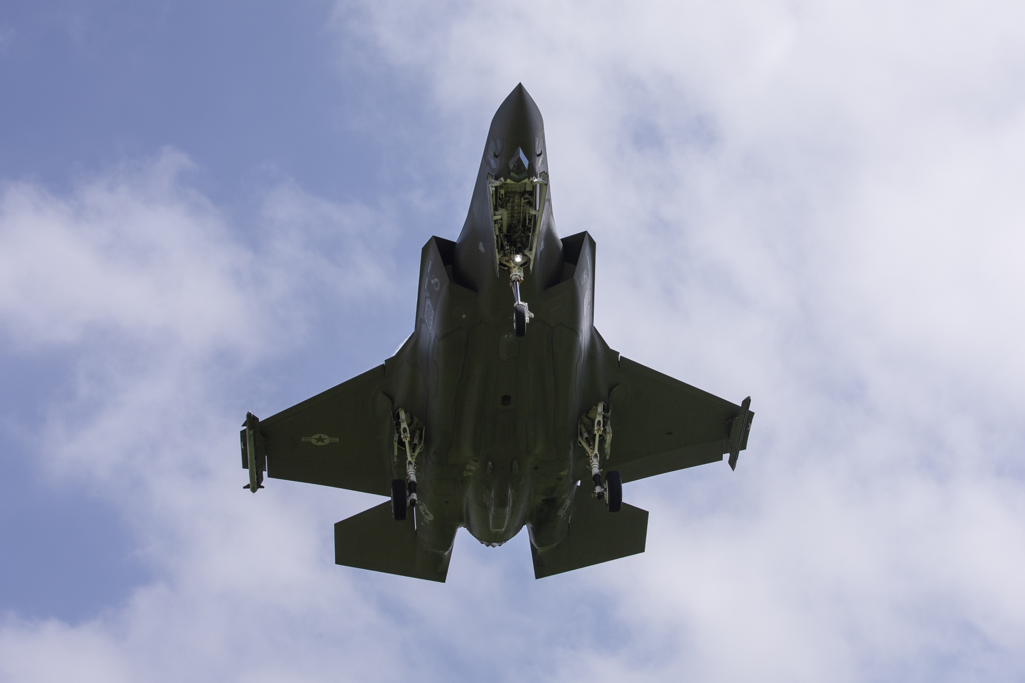 A Lockheed Martin F-35A fighter jet is pictured during a test and evaluation day at the Swiss Army airbase, in Payerne, Switzerland, Friday, June 7, 2019. (KEYSTONE/Peter Klaunzer)