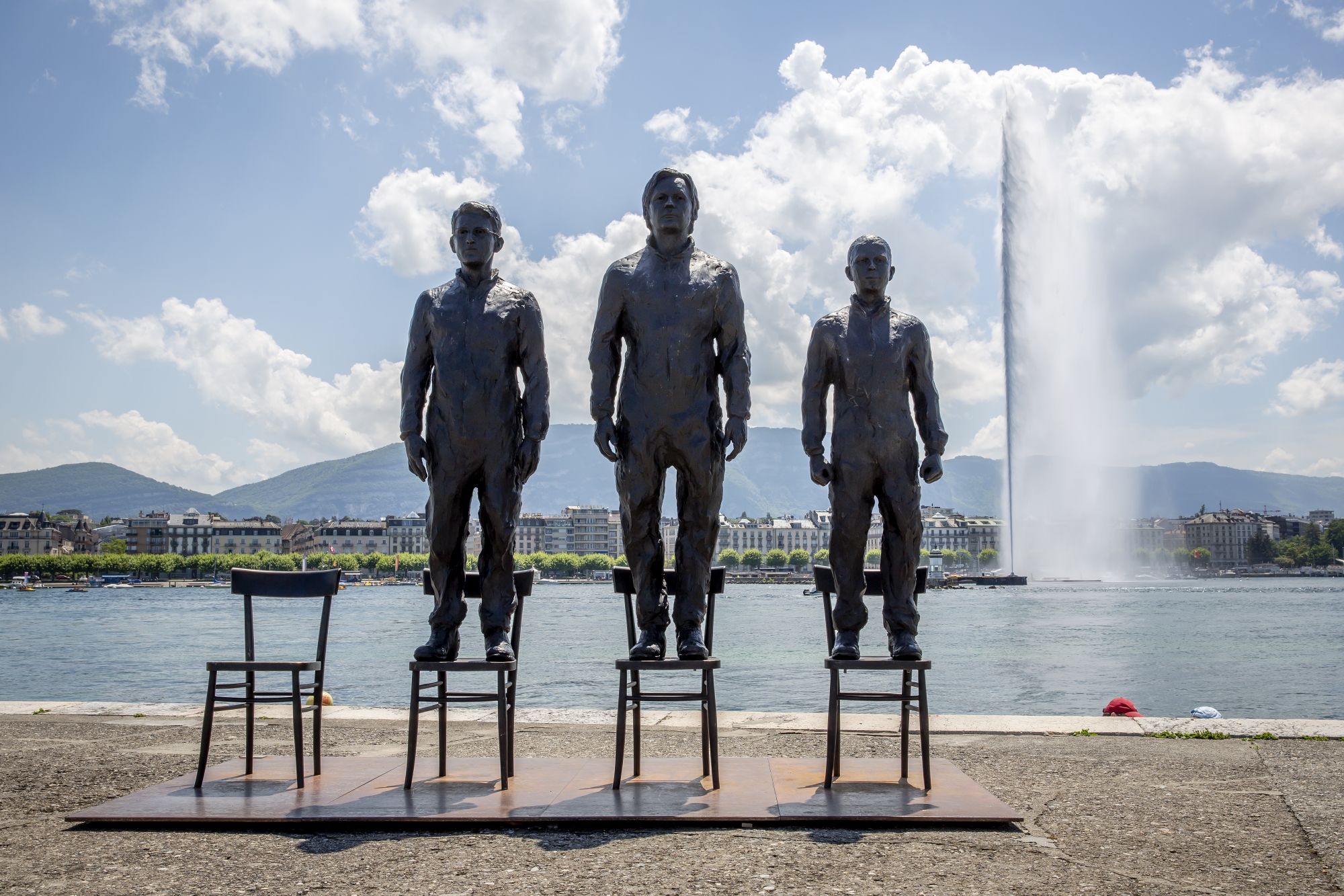 The sculpture "AnythingToSay?" by Davide Dormino representing the whistleblowers Edward Snowden, Chelsea Manning and WikiLeaks founder Julian Assange is installed on the Paquis pier in front of the Geneva Jet d'eau, on Friday, 4 June 2021, in Geneva, Switzerland. The sculpture will be officially inaugurated on the 5 June, the day after the launch of the Geneva Call to free Julian Assange. (KEYSTONE/Magali Girardin)