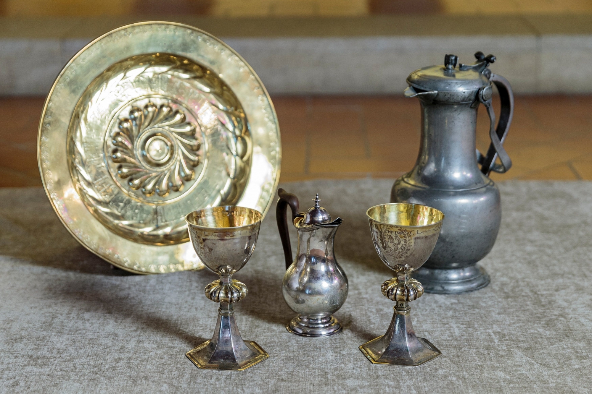 Les cinq objets, propriété de la commune de Luins, pourront être admirés à l'avenir au Musée du château de Nyon.
