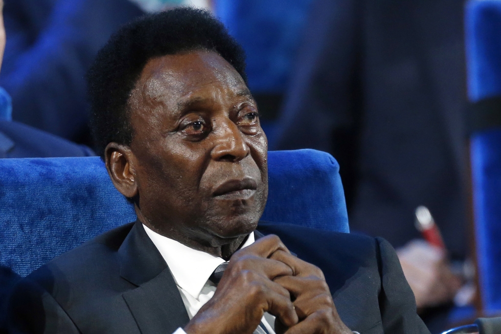 Pelé, ici en décembre 2017, lors du tirage au sort de la Coupe du monde de football 2018 au Kremlin à Moscou, a rassuré ses fans sur son état de santé.