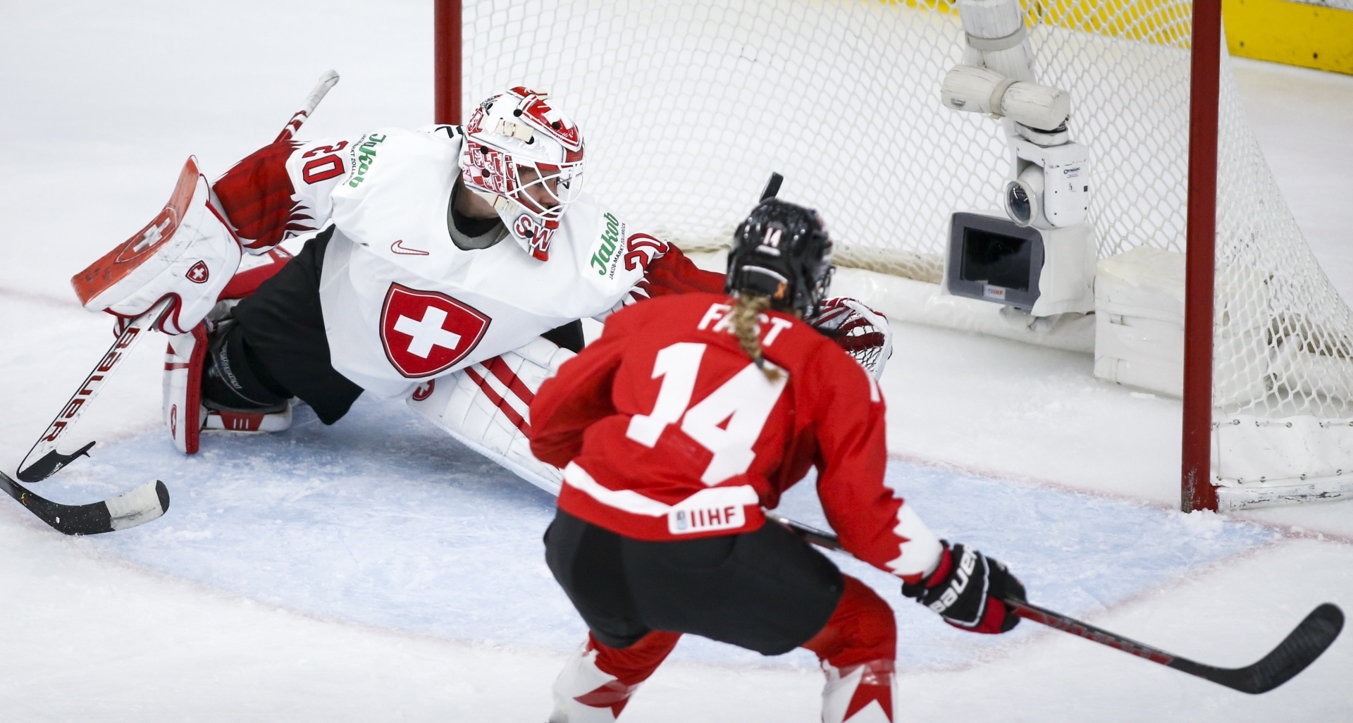 Malgré les exploits de sa gardienne Andrea Braendli, la Suisse n'a pas fait le point face au Canada.