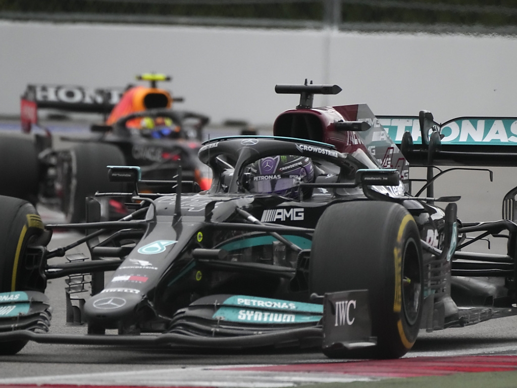 Lewis Hamilton s'impose à Sotchi, 100e victoire en carrière.