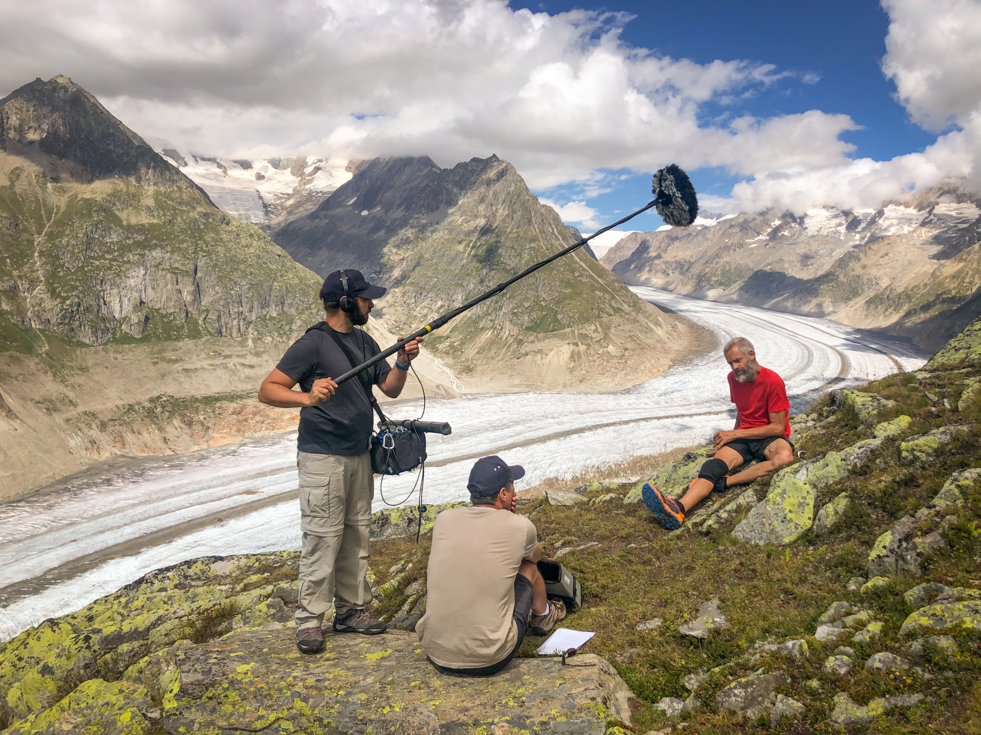 L'équipe d'Orca Productions a déjà consacré une vingtaine de journées au tournage de l'exploit du marcheur atteint de Parkinson, Yves Auberson, dont certains bien loin des sentiers carrossables.