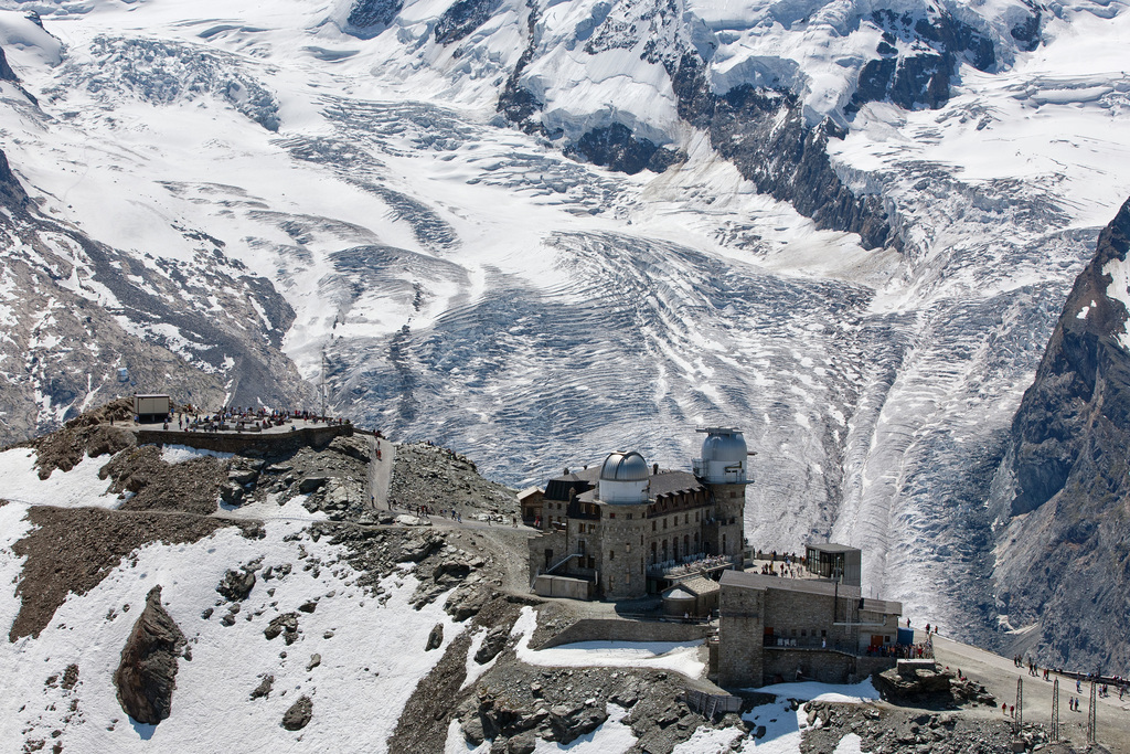 L'observatoire du Gornergrat a été bâti en 1960 dans les deux tours de l'hôtel Kulm, à 3135 mètres d'altitude.