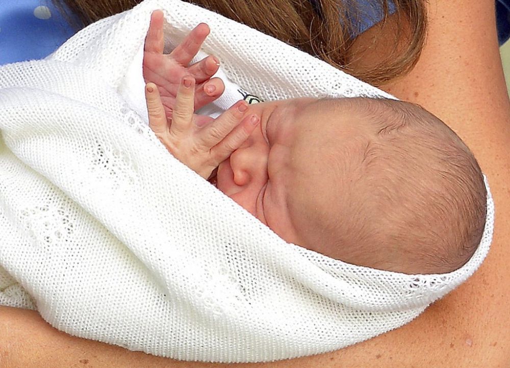 Quelque 24 heures après l'arrivée du "bébé royal", Kate et William ont présenté leur fils aux médias du monde entier devant l'hôpital St Mary de Londres.