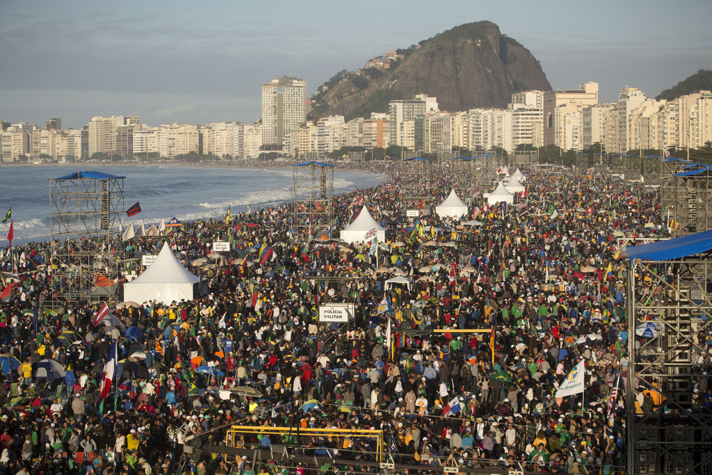 Trois millions de personnes s'étaient massées sur la plage de Copacabana à Rio de Janeiro.